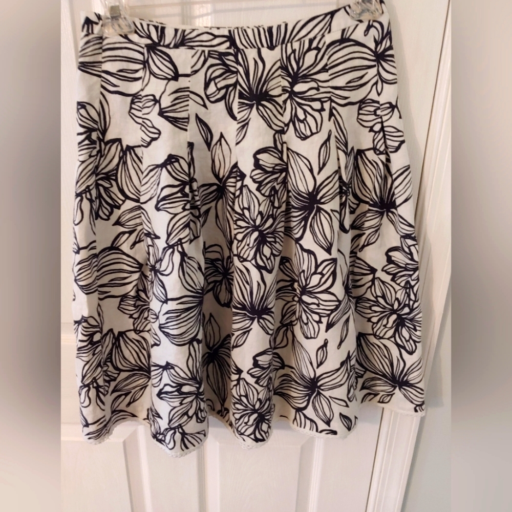 Linen pleated skirt